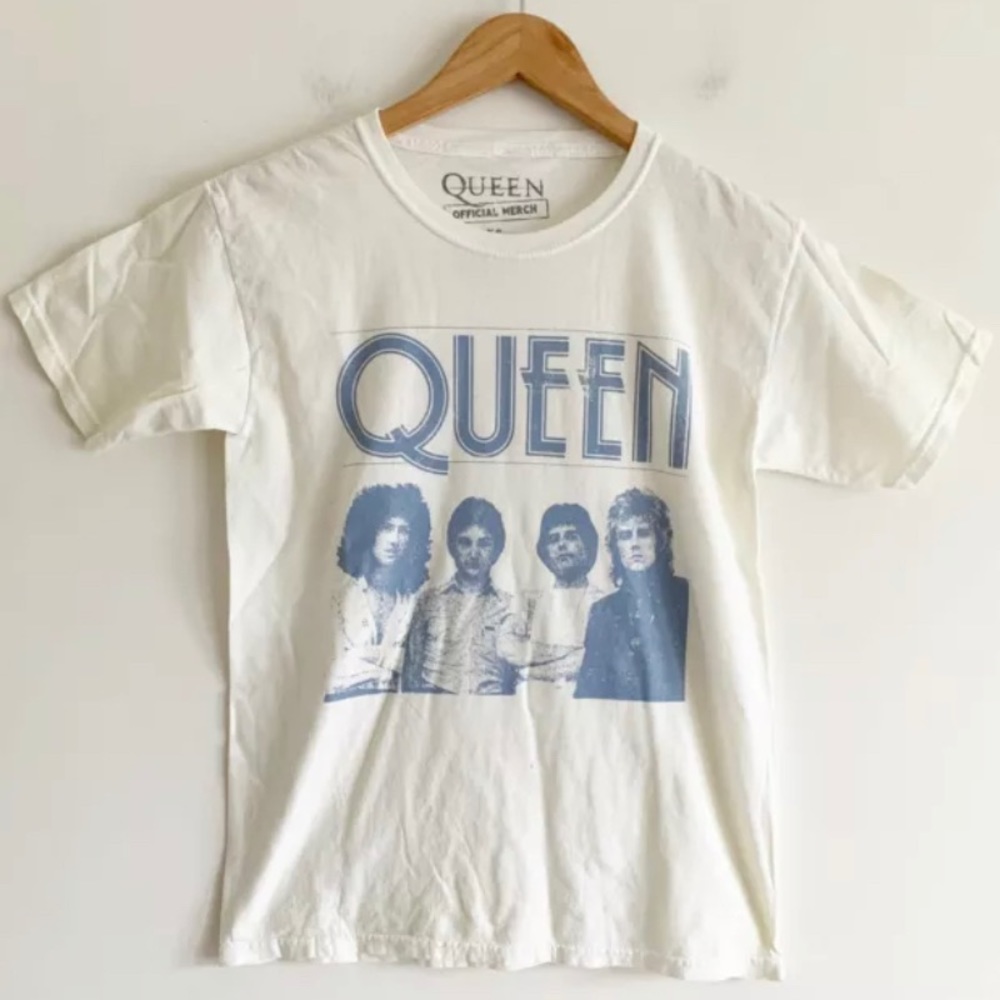 Queen Light Yellow Tee Shirt Extra Small
